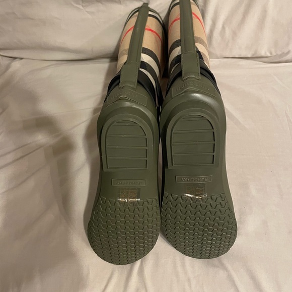 Brand New, Never Worn, Women Burberry Rain Boot w/ Buckle - Picture 2 of 2